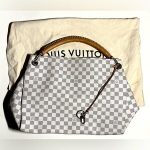 Louis Vuitton
Damier Azur Artsy MM